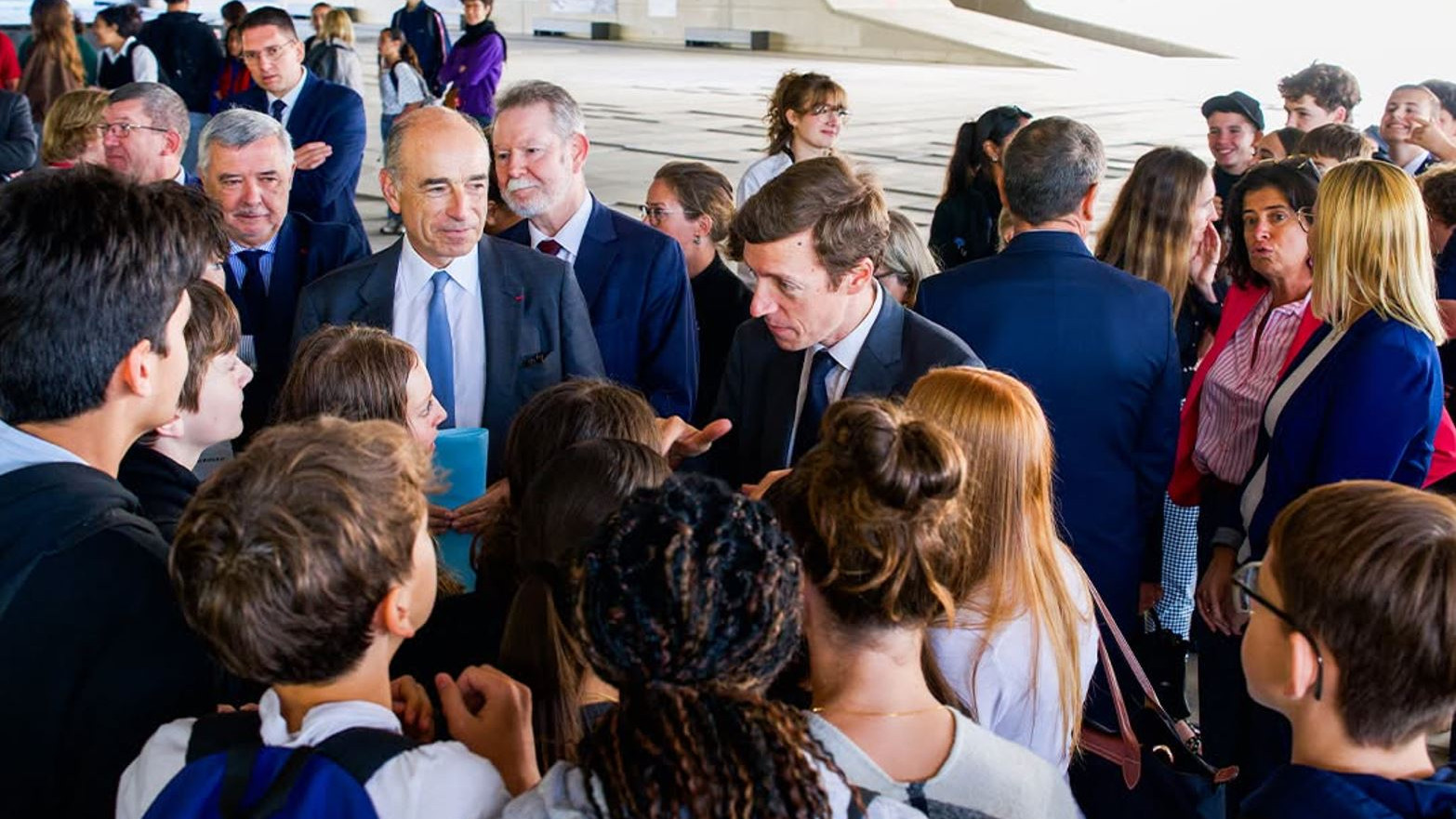 En visite au musée de la Grande Guerre, à Meaux, Edouard Geffray, le ministre de l'Education nationale, a échangé avec des élèves. - © Ville de Meaux